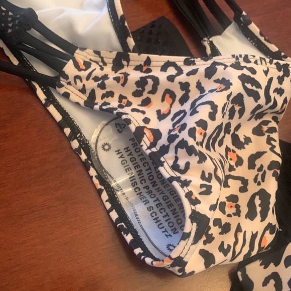 NEW!! Leopard print with Mesh detail Bikini Set Sz M - Picture 8 of 8